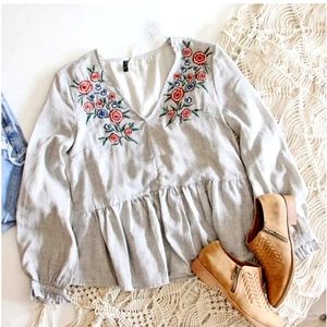 Zara Gray Embroidered Floral V-Neck Peplum Top S